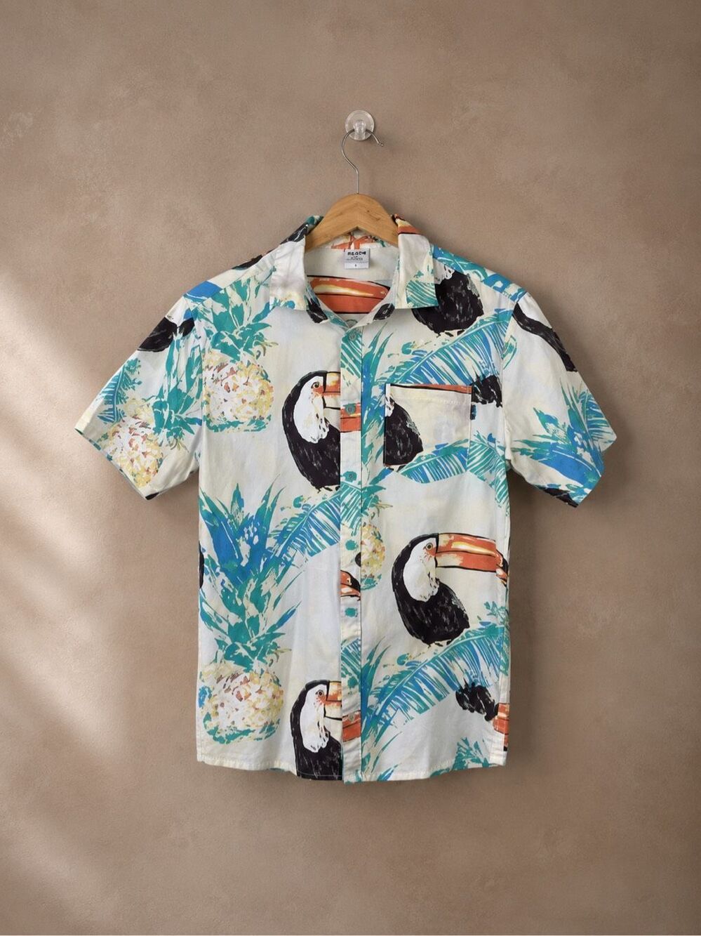 HURLEY shirt Sz S BUTTON UP Hawaiian tropical toucan print